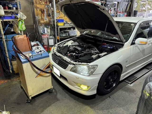 滋賀オートライフハノ　トヨタ「アルテッツァ」(SXE10)のATF交換(圧送交換)