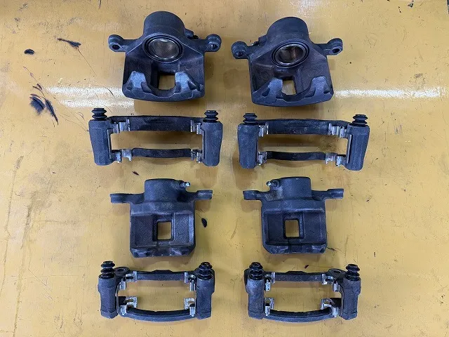 滋賀オートライフハノ　いすゞ「ビッグホーン」(UBS26GW)のブレーキキャリパーオーバーホールとパッド＆ローター交換、マスターシリンダー＆ブレーキホース交換（前後）