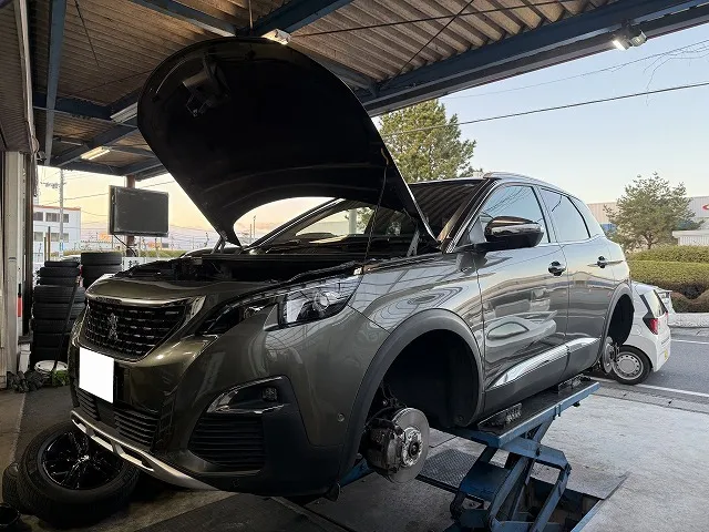 滋賀オートライフハノ 輸入車「プジョー3008」の車検&整備とオイル交換