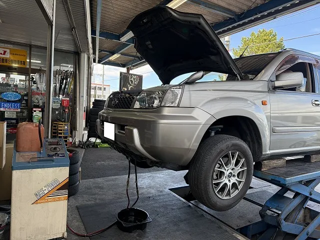 滋賀オートライフハノ 日産「エクストレイル」(T30)のATF交換(圧送交換)と添加剤注入