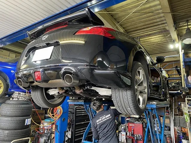 滋賀オートライフハノ　日産「フェアレディZ」(Z34)の持込マフラー交換