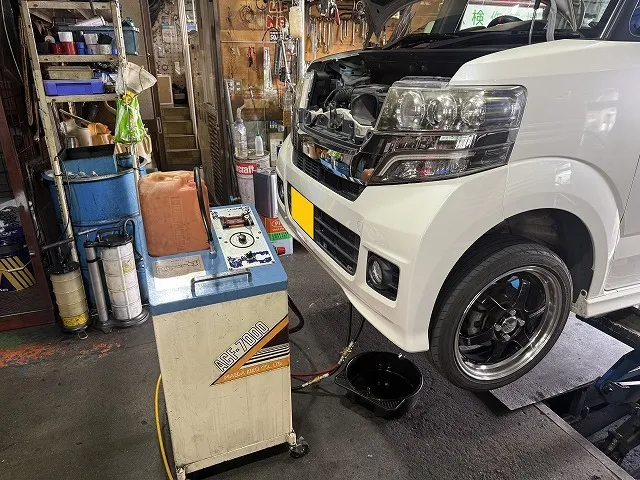 滋賀オートライフハノ　ホンダ「N-BOX」(JF1)のCVTフルード交換(圧送交換)とストレーナー交換＆オイルパン洗浄