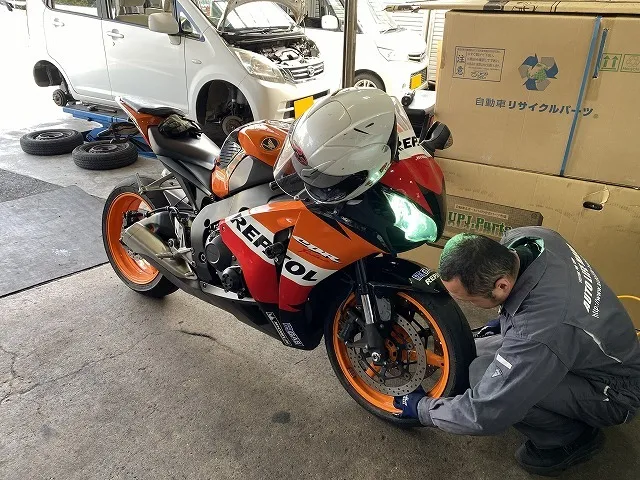 滋賀オートライフハノ　ホンダ「CBR1000RR」(SC59)の車検＆整備とオイル交換
