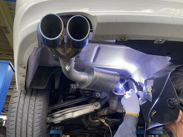 滋賀オートライフハノ 輸入車「BMW 320i」(E90)の持込マフラー溶接取付