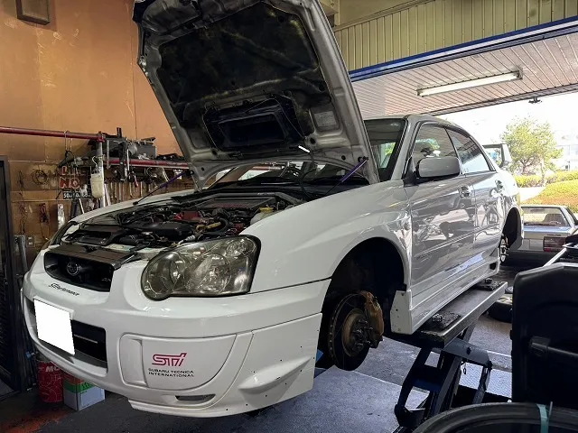 滋賀オートライフハノ スバル「インプレッサWRX STI」(GDB)の車検&整備とフルード交換