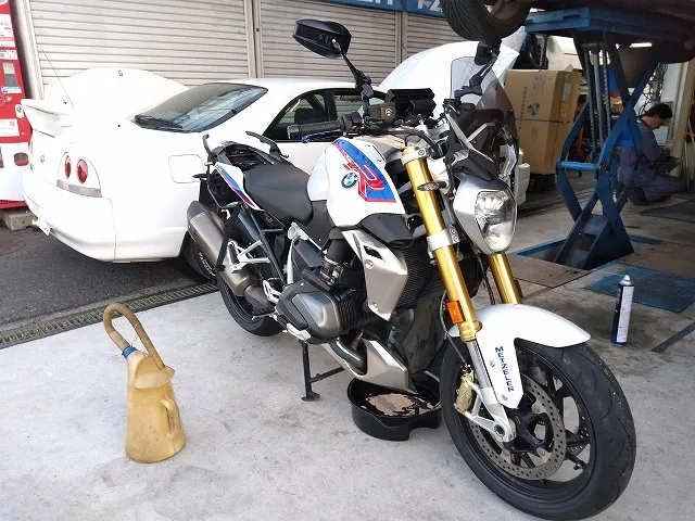 滋賀オートライフハノ 輸入車「BMW R1250」の車検&整備とオイル交換