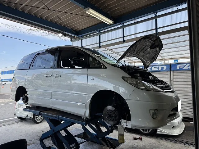 滋賀オートライフハノ　トヨタ「エスティマ」(ACR30W)の車検＆整備とオイル交換