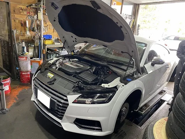 滋賀オートライフハノ　輸入車「アウディTTS」(8S)の前後ブレーキパッド交換(ディクセル Mタイプ)