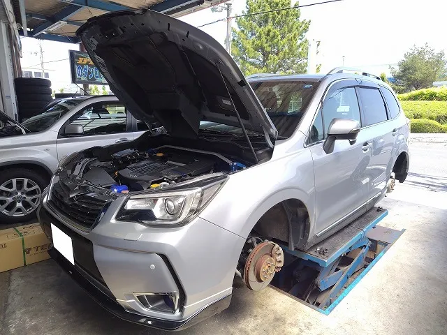 滋賀オートライフハノ　スバル「フォレスター」(SJG)のテインの車高調取付（フレックスZ）