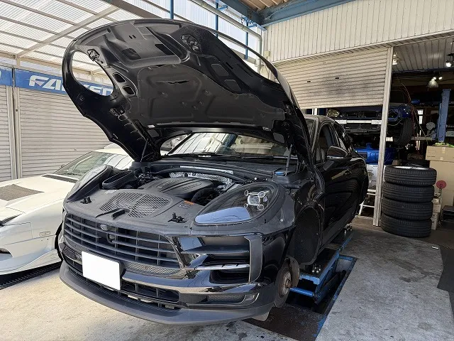 滋賀オートライフハノ　輸入車「ポルシェ マカン」の車検＆整備とオイル交換