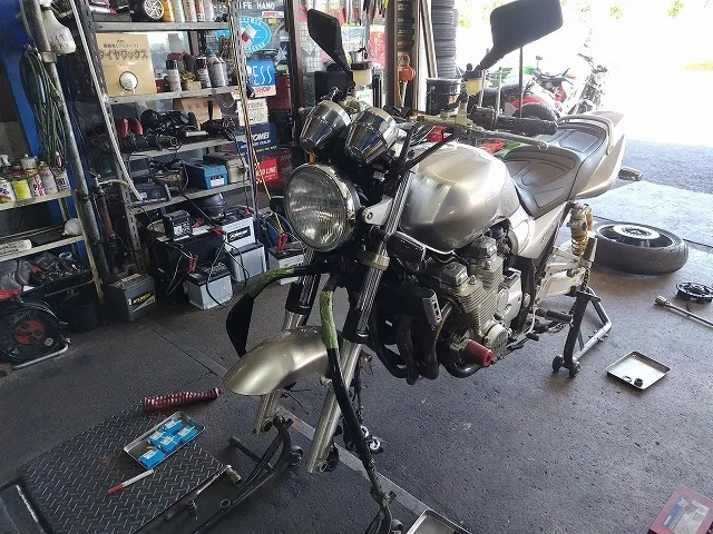 滋賀オートライフハノ　ヤマハ「XJR1300」の持込タイヤ交換(前後)