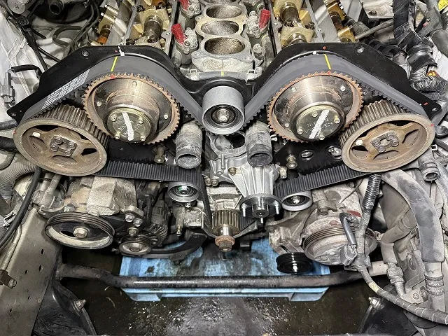 滋賀オートライフハノ　日産「フェアレディZ」(Z32)のタイミングベルトとカムカバーガスケット交換 ※VG30エンジン