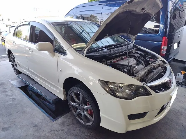 滋賀オートライフハノ　ホンダ「シビック タイプR」(FD2)の車検＆整備とオイル全交換＆ファンベルト交換