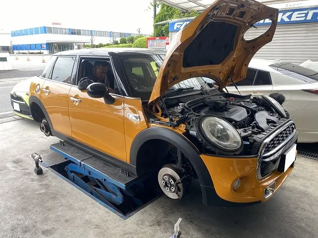 滋賀オートライフハノ　輸入車「MINIクーパーS」(F55)の車検＆整備とオイル交換