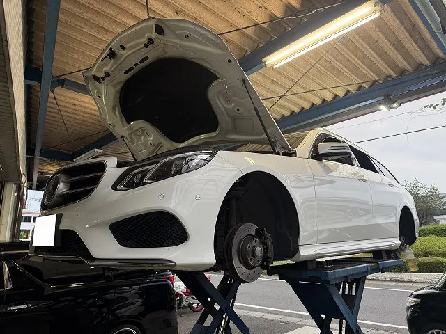 滋賀オートライフハノ　輸入車「ベンツ Ｅ220d」(W212)の車検＆整備とオイル交換