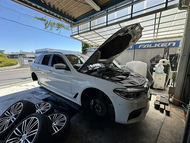 滋賀オートライフハノ　輸入車「ＢＭＷ 530i」(Ｇ30)の車検＆整備とオイル交換