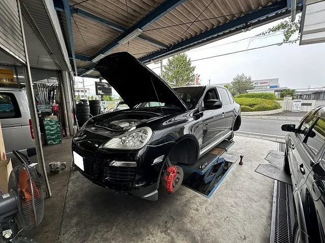 滋賀オートライフハノ　輸入車「ポルシェ カイエンターボ」(957)の車検＆整備とオイル交換