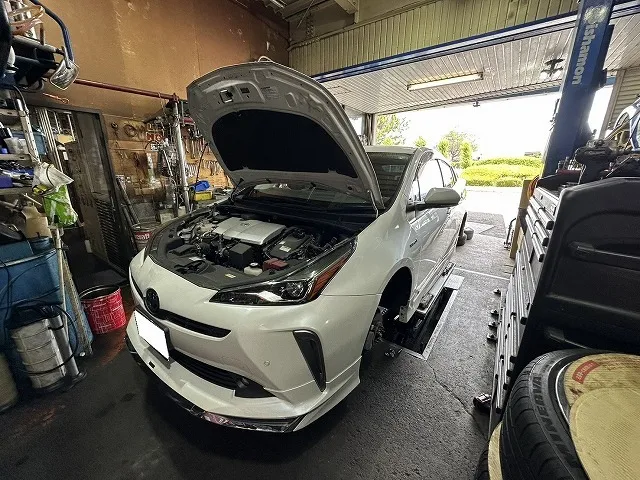 滋賀オートライフハノ　トヨタ「50プリウス」(ZVW51)の車検＆整備とオイル交換