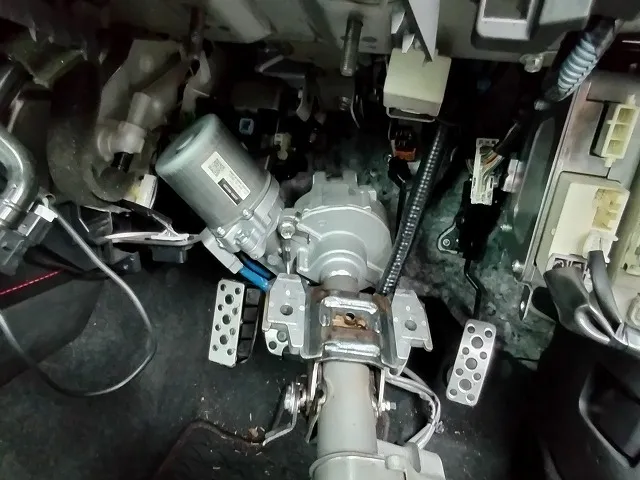 滋賀オートライフハノ　トヨタ「86」(ＺＮ６)の電動パワステ異音修理(ブッシュ交換) ※コトコト音
