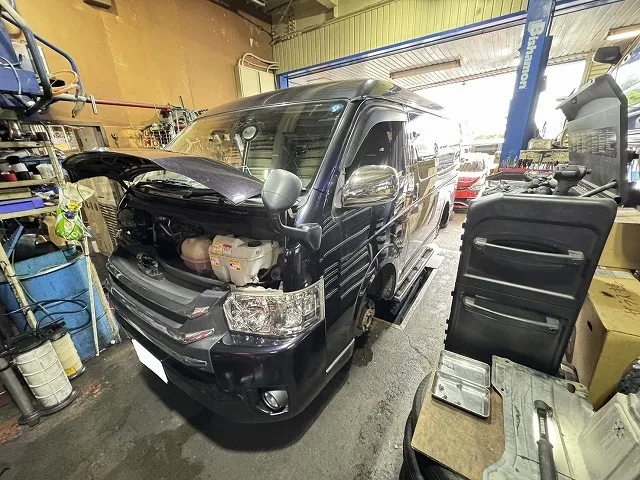 滋賀オートライフハノ　トヨタ「ハイエース」(TRH211K)の車検＆整備とバッテリー交換