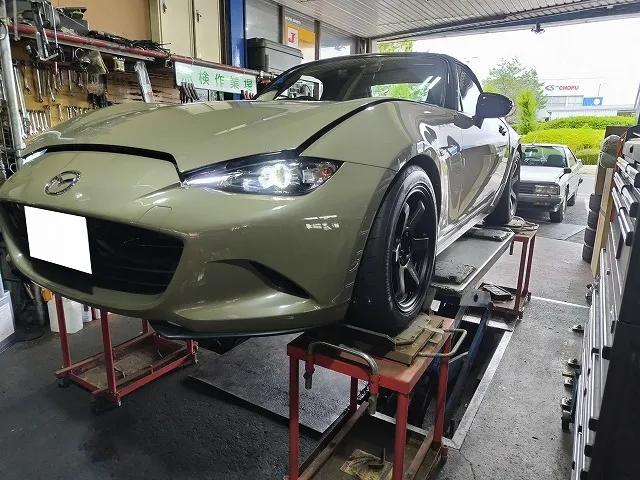 滋賀オートライフハノ　マツダ「ロードスター」(ＮＤ)にＲマジック製「ＴＥ３７」7.5J-16インチ＋30のアルミ装着