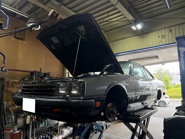 滋賀オートライフハノ 日産「スカイライン RS」(DR30)の車検&整備とオイル全交換&オルタネーター交換