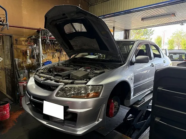 滋賀オートライフハノ　三菱「ランエボ8」(CT9A)の車検＆整備とギヤオイル交換(AYCフルード含む)＆4輪アライメント調整