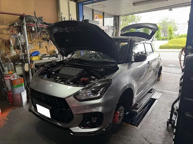 滋賀オートライフハノ　スズキ「スイフトスポーツ」(ZC33S)のテインの車高調取付（フレックスZ）