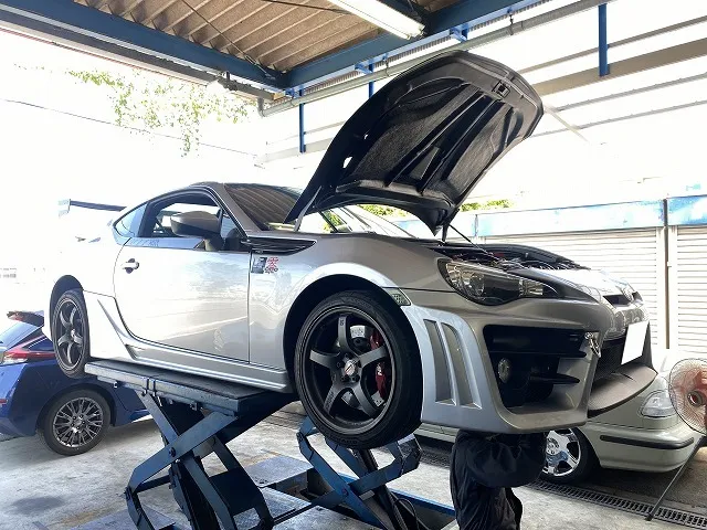 滋賀オートライフハノ　スバル「ＢＲＺ」(ＺＣ６)の持ち込みクラッチ交換 ※ＨＫＳ ＬＡクラッチキット