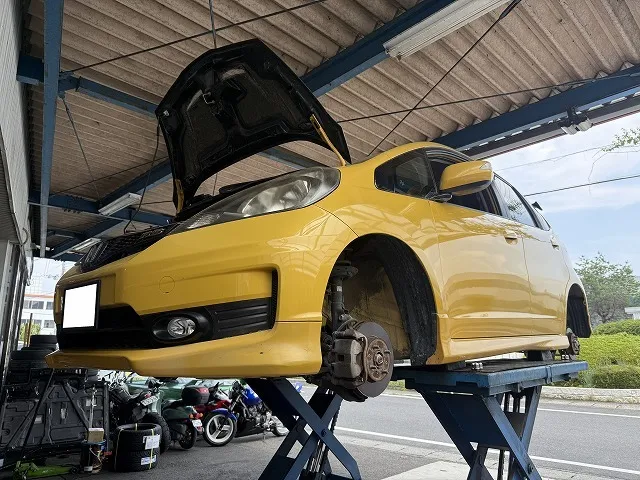 滋賀オートライフハノ　ホンダ「フィットＲＳ」(ＧＥ８)の車検＆整備とオイル全交換