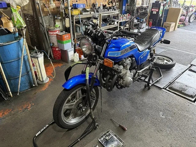 滋賀オートライフハノ　ホンダ「CB750F」の持込タイヤ交換(前後)