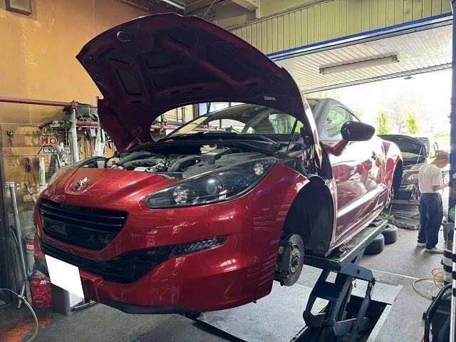 滋賀オートライフハノ　輸入車「プジョー ＲＣＺ」の車検＆整備とバッテリー電圧管理モジュール交換