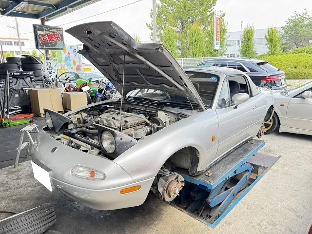 滋賀オートライフハノ ユーノス「ロードスター」(NA6CE)の車検&整備とオイル交換