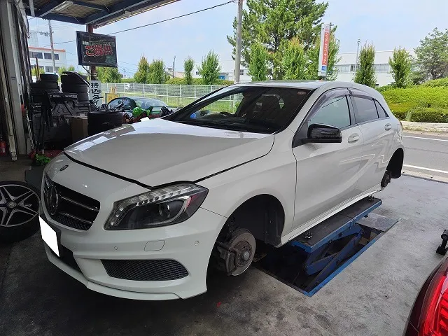 滋賀オートライフハノ　輸入車「ベンツ Ａ180」(W176)の前後ブレーキパッド交換（ディクセル）