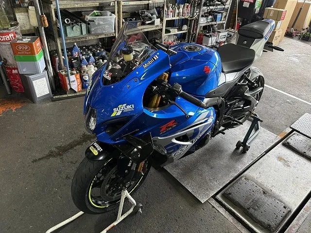 滋賀オートライフハノ　スズキ「GSX-R1000」の持込タイヤ交換(前後)