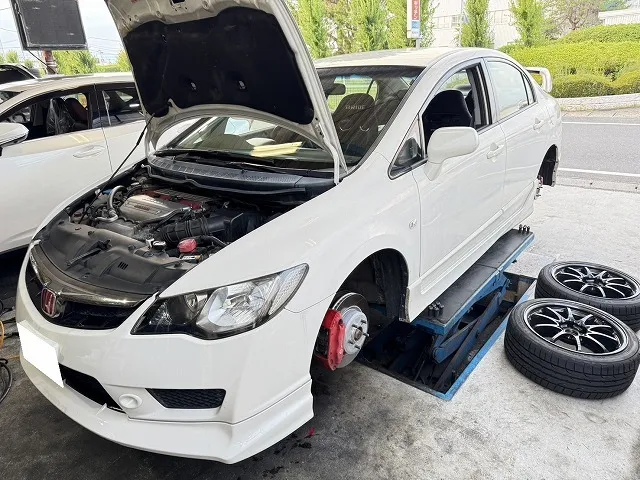 滋賀オートライフハノ　ホンダ「シビック タイプＲ」(FD2)の車検＆整備とオイル交換