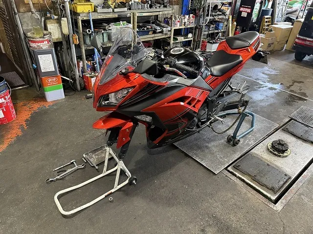 滋賀オートライフハノ　カワサキ「ニンジャ250」の持込タイヤ交換(前後)