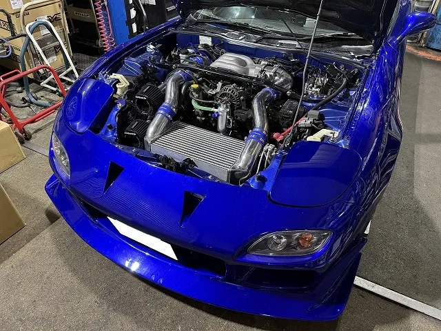 滋賀オートライフハノ　マツダ「RX-7」(FD3S)の持ち込みインタークーラー取付(トラスト GReddy インタークーラーキット Vレイアウト) ※Ｖマウント