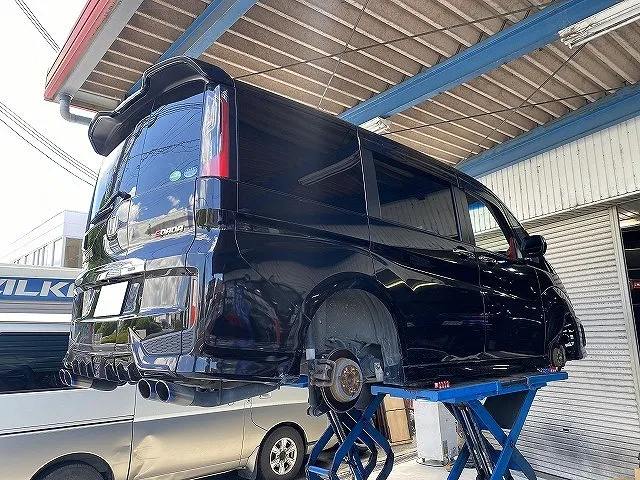 滋賀オートライフハノ　カスタムされた「ステップワゴン」(RP3)の車検＆整備とオイル交換