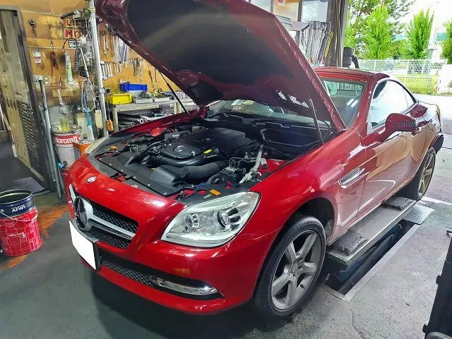 滋賀オートライフハノ　輸入車「ベンツ SLK200」(R172)のエアコン修理 ※コンプレッサー交換（持ち込み）