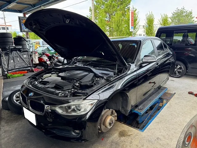 滋賀オートライフハノ 輸入車「BMW 320d」(F30)の車検&整備とブレーキフルード交換