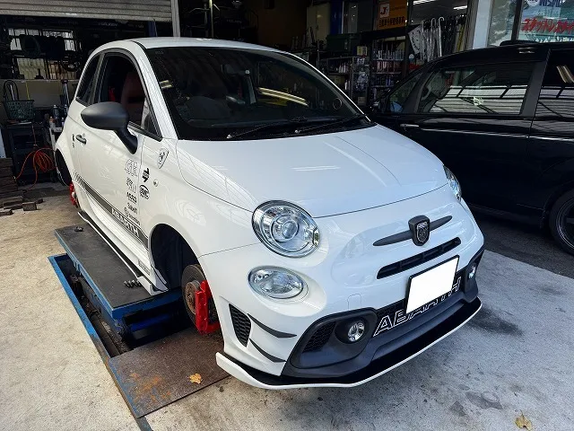 滋賀オートライフハノ　輸入車「アバルト 595」の持ち込みタイヤ交換4本（17インチ）