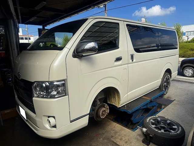 滋賀オートライフハノ　トヨタ「ハイエース 4WD」(200系)のフロントハブベアリング交換(左右)