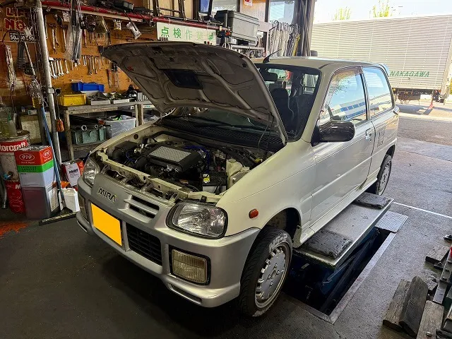 滋賀オートライフハノ　ダイハツ「ミラ TR-XX アバンツァート」(L500S)のオイル漏れ修理（カムカバーガスケット、オイルエレメントハウジングOリング交換）