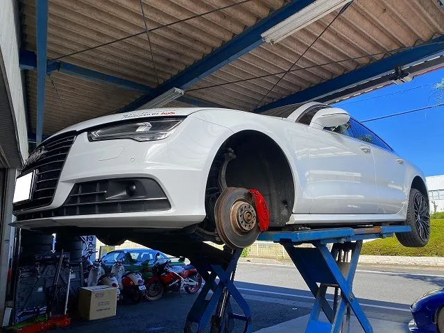 滋賀オートライフハノ　輸入車「アウディ A7」のフロントブレーキパッド交換（ディクセル製）＆ミッションマウント交換