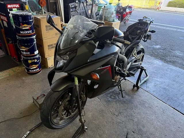 滋賀オートライフハノ　ホンダ「CBR650F」の持込タイヤ交換(前後)