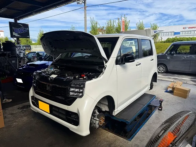 滋賀オートライフハノ　ホンダ「N-WGN」の持ち込みサスペンションキット取付　※カヤバ「ローファースポーツキット」